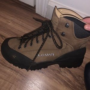 Lowa hiking boots size 7.5
